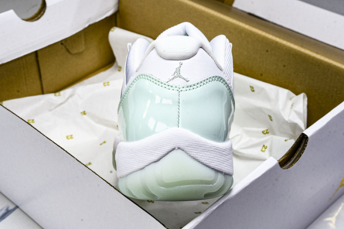 Wmns Air Jordan 11 Retro Low 