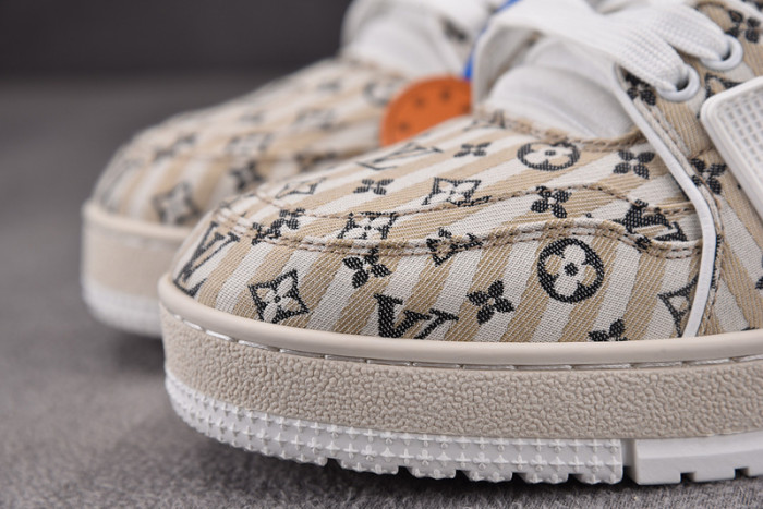 LV SNEAKER LV-000121