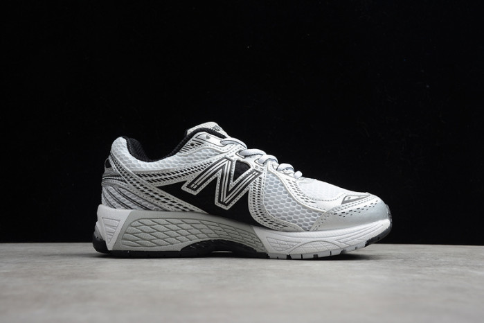 NEW BALANCE SNEAKER 001