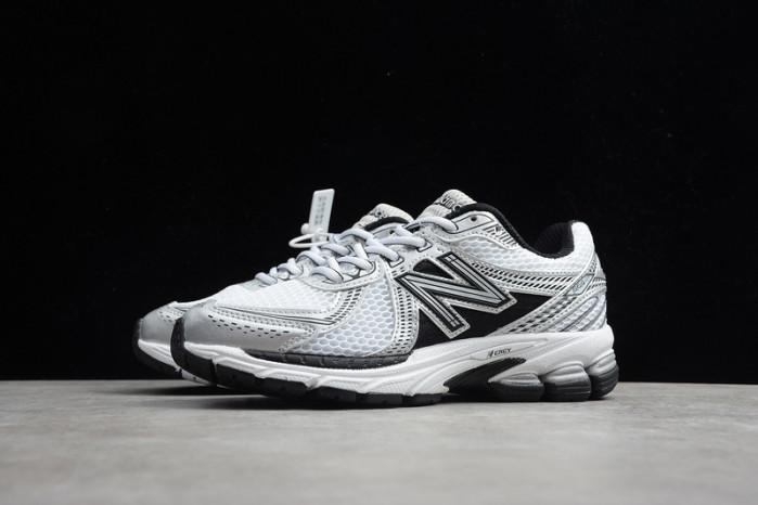 NEW BALANCE SNEAKER 001