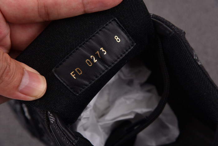 LV SNEAKER LV-000096