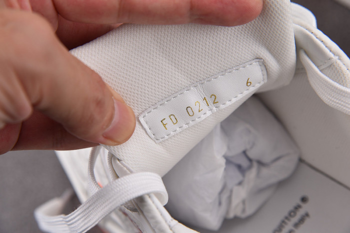 LV SNEAKER LV-000145