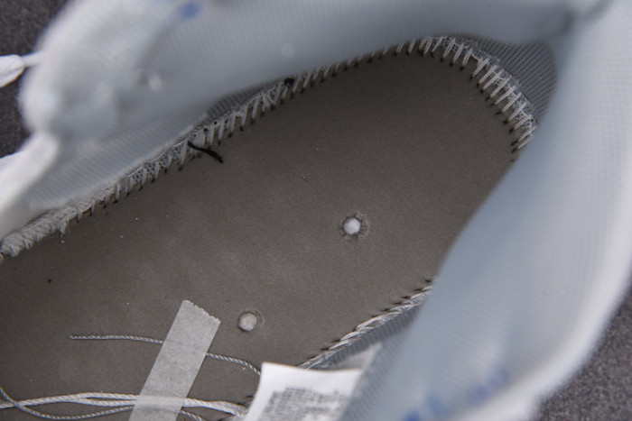 Air Jordan 1 High OG “Hyper Royal” 555088-402