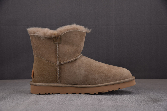 UGG Mini Bailey Button II