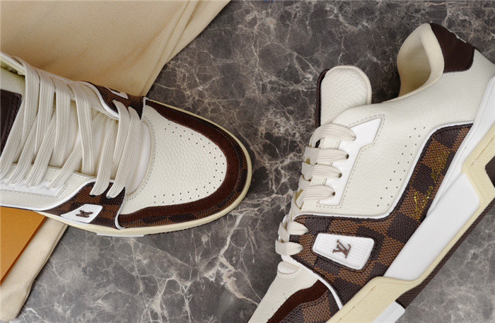 LV SNEAKER LV-000152