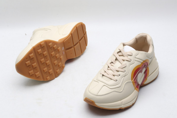 G*u*i* trainer sneaker111