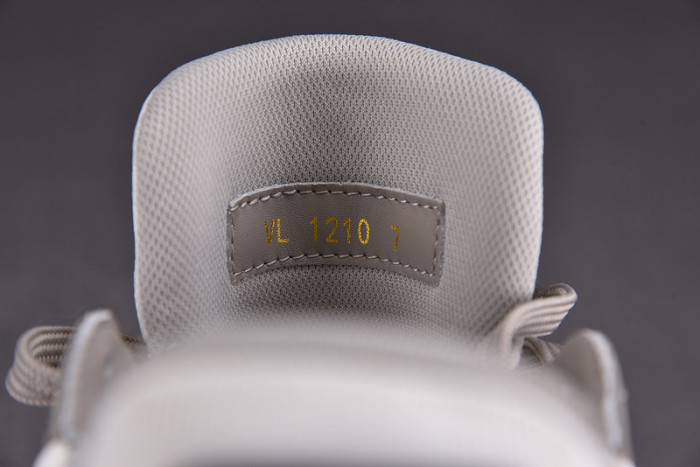 LV SNEAKER LV-000125