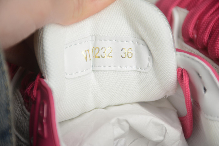 LV TRAINER SNEAKER LV-000554