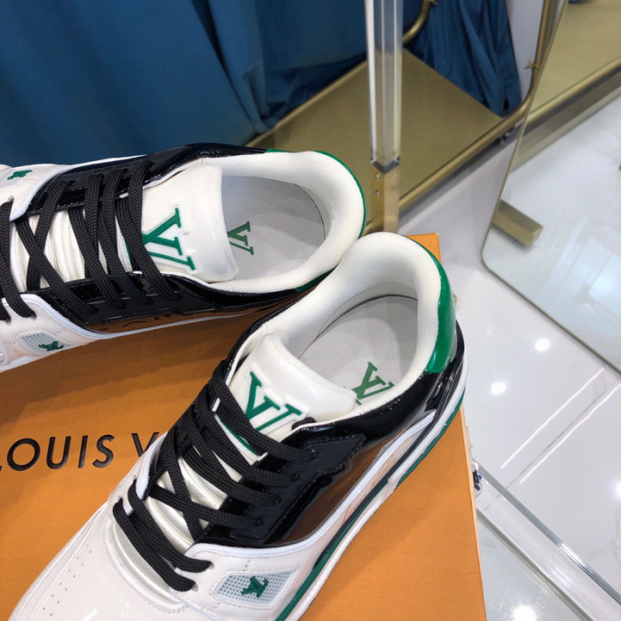 LV SNEAKER LV-000328