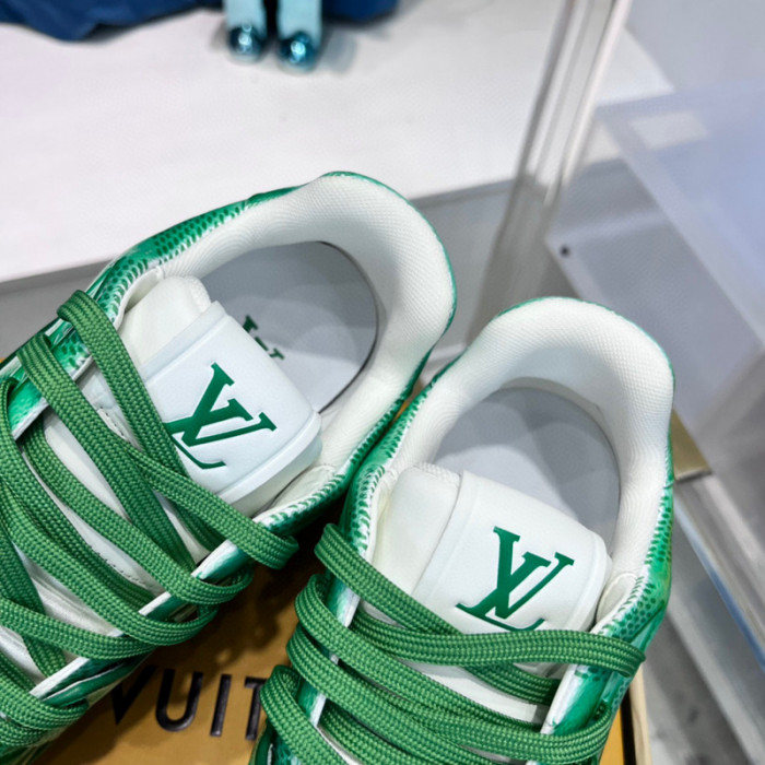 LV SNEAKER LV-000391