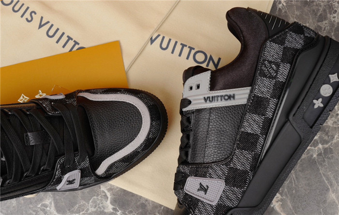 LV SNEAKER LV-000189