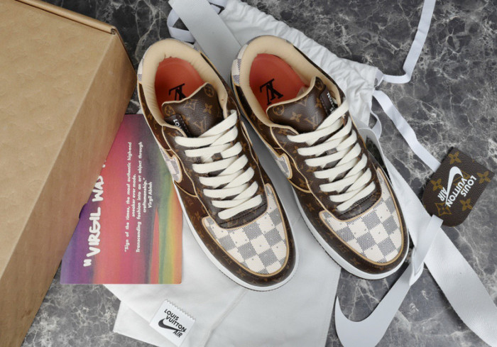 LV SNEAKER LV-000241