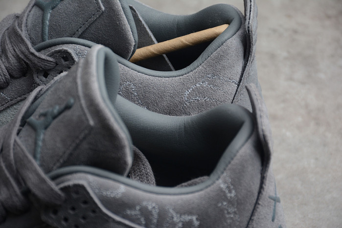 AIR JORDAN 4 RETRO "KAWS" 930155-003