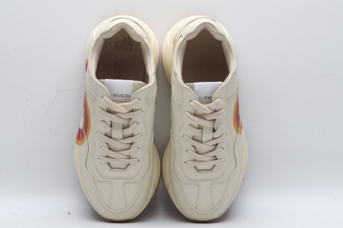 G*u*i* trainer sneaker111