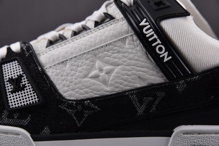 LV TRAINER SNEAKER LVT-000624