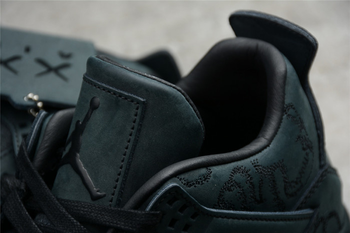 AIR JORDAN 4 RETRO KAWS "KAWS" 930155-001
