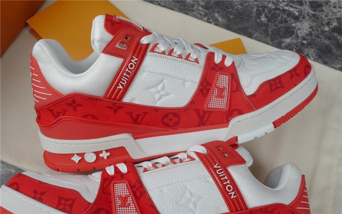 LV SNEAKER LV-000271