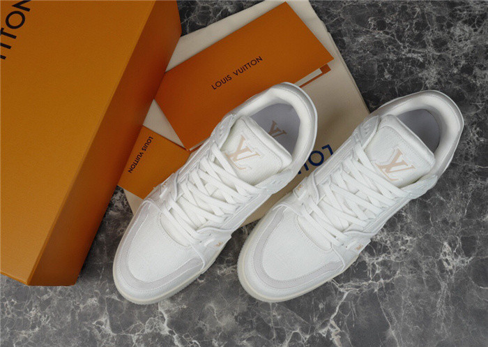 LV SNEAKER LV-000296