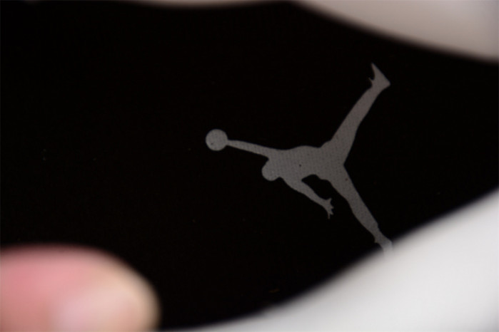 Air Jordan 11 WMNS “Neapolitan” AR0715-101