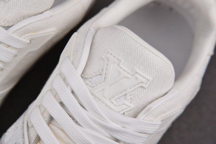 LV SNEAKER LV-000109
