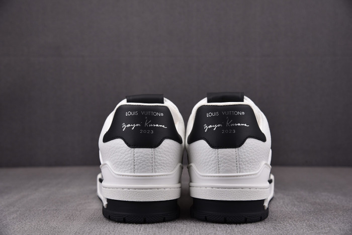 LV SNEAKER LV-000141