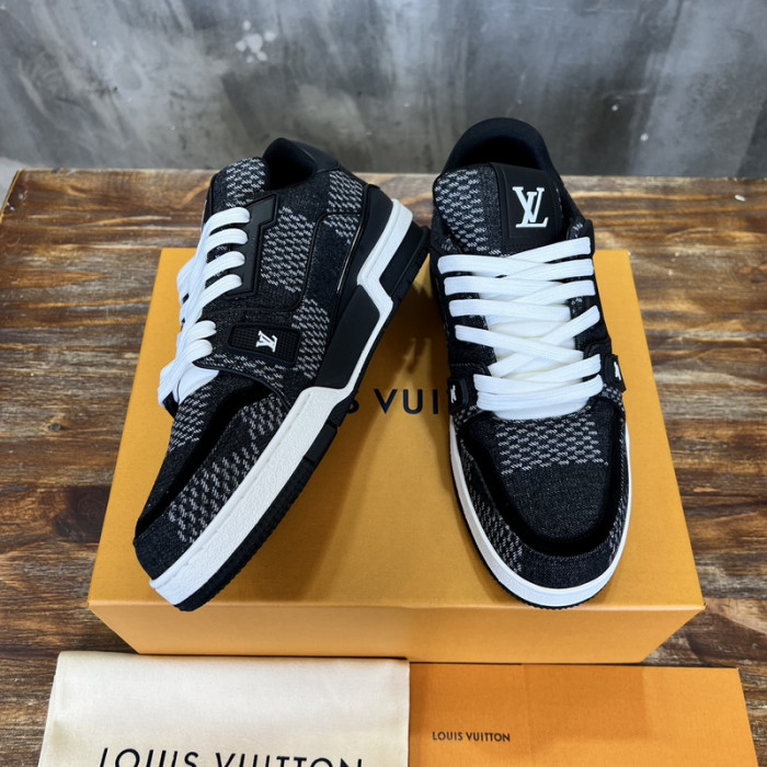LV SNEAKER LV-000540