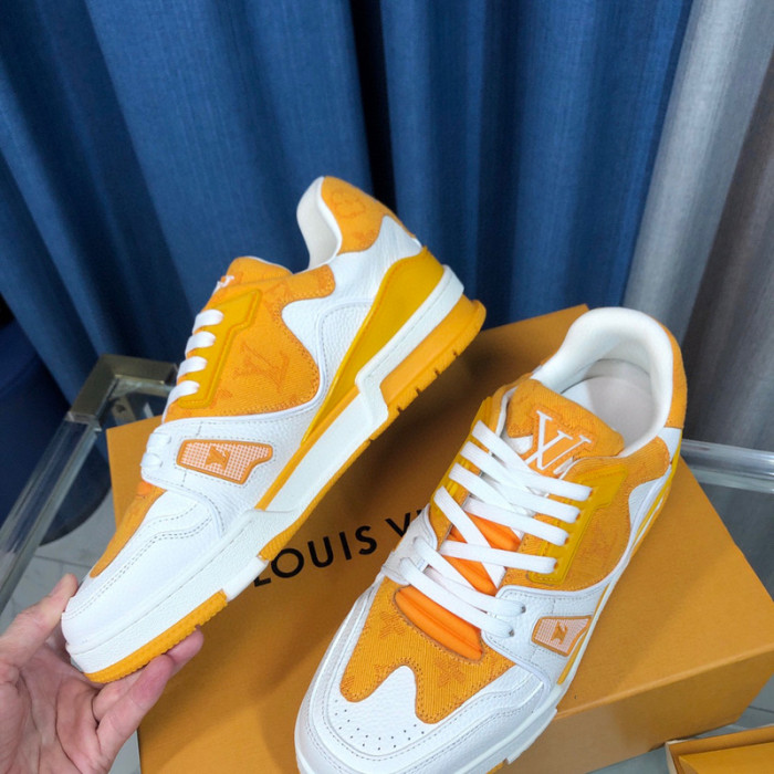 LV SNEAKER LV-000335