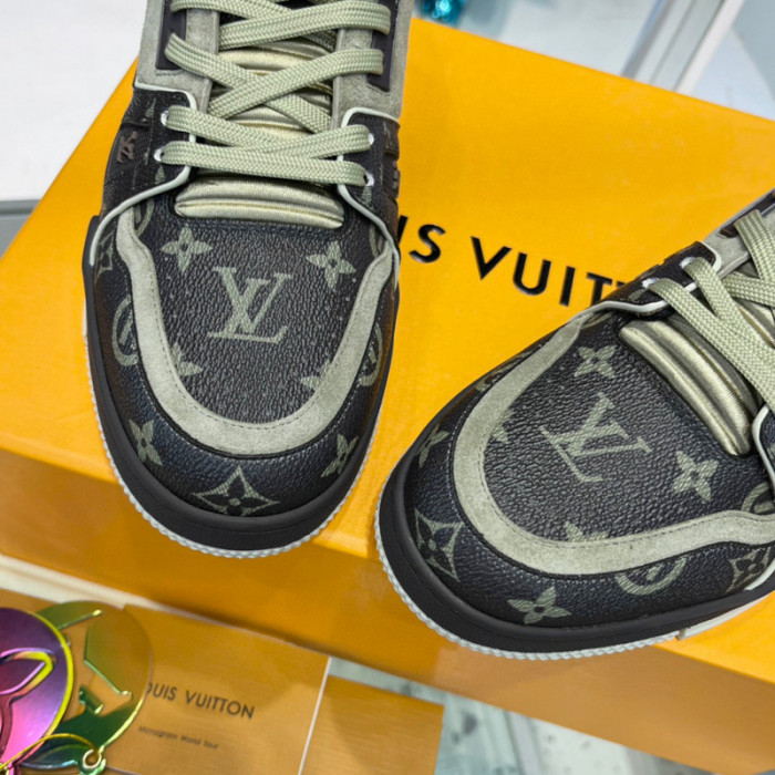 LV SNEAKER LV-000348