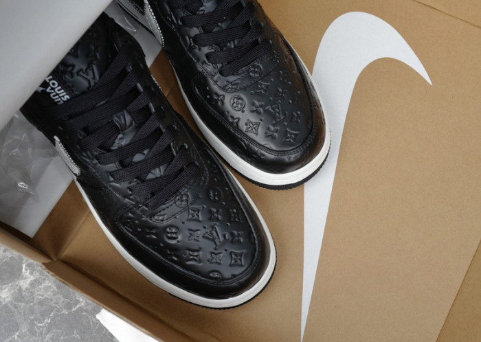 LV SNEAKER LV-000240