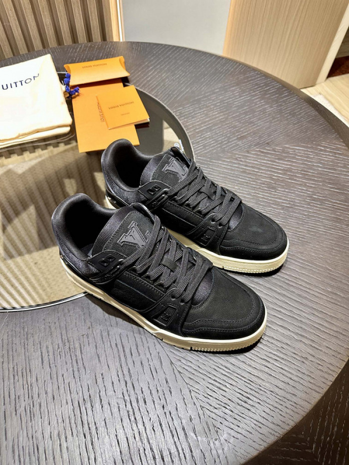 LV TRAINER SNEAKER LV-000566