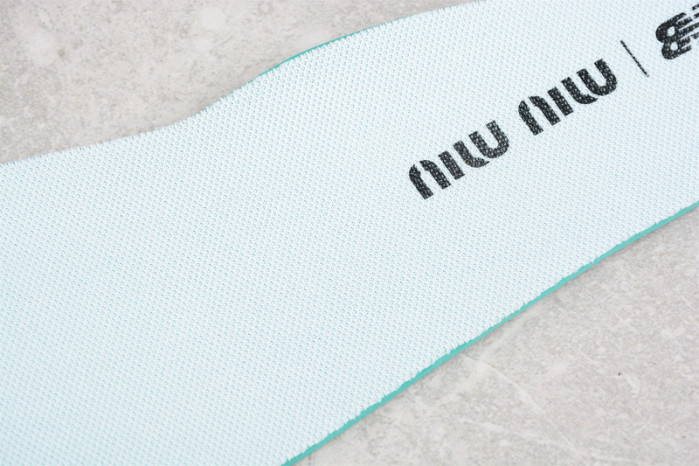 NEW BALANCE SNEAKER 011