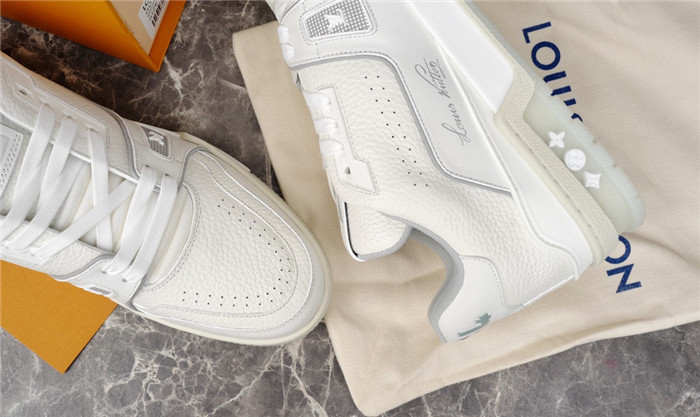 LV SNEAKER LV-000206