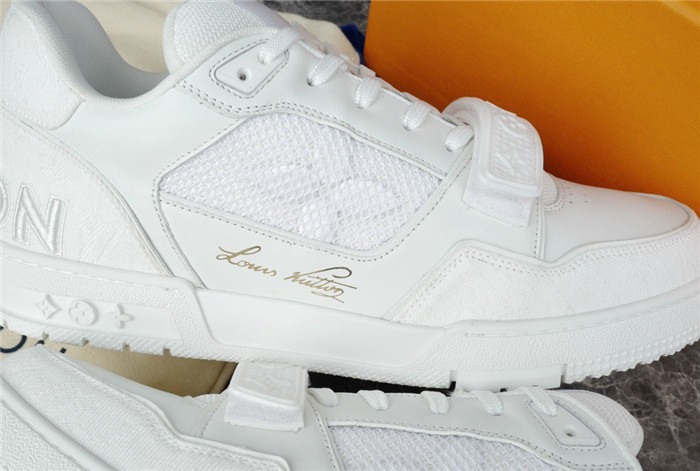 LV SNEAKER LV-000251