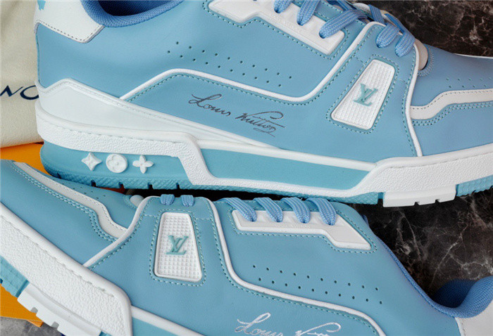 LV SNEAKER LV-000259