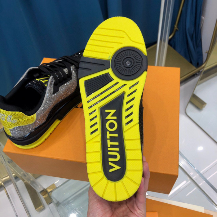 LV SNEAKER LV-000329