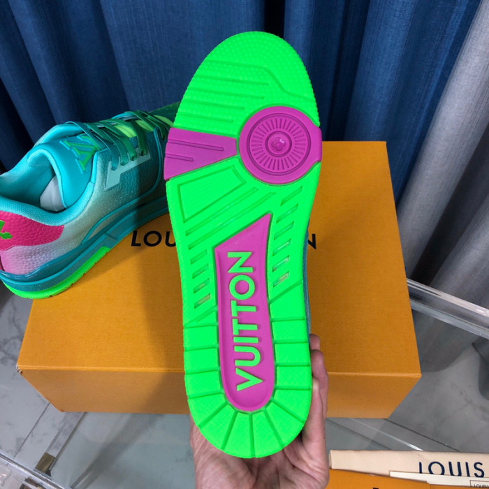 LV SNEAKER LV-000331