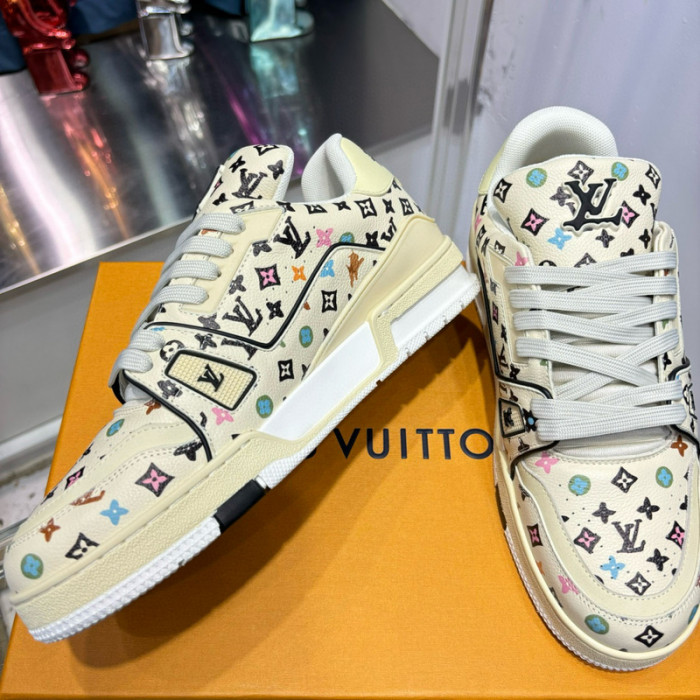 LV SNEAKER LV-000530