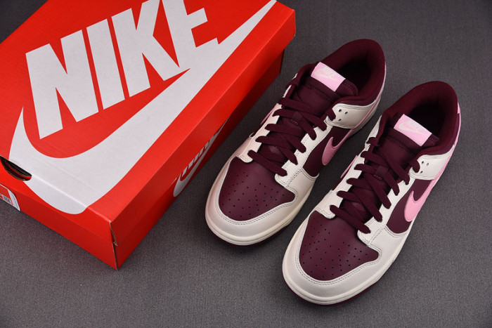 Nike Dunk Low "Valentine