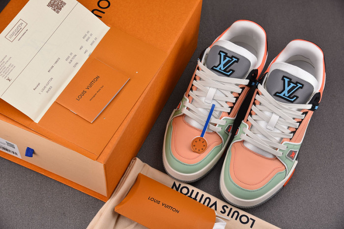 LV SNEAKER LV-000119