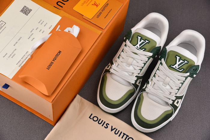LV SNEAKER LV-000120