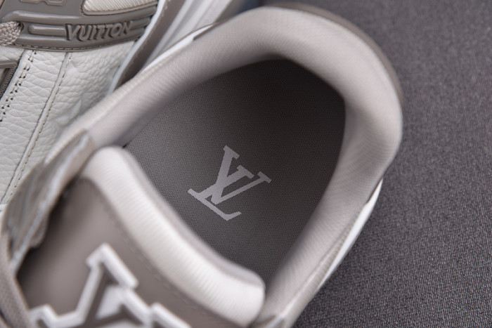 LV SNEAKER LV-000125
