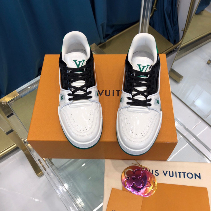LV SNEAKER LV-000328