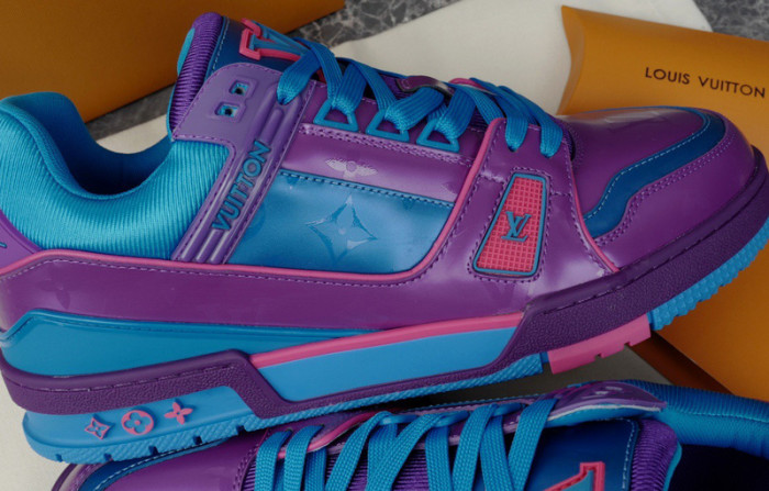 LV SNEAKER LV-000238