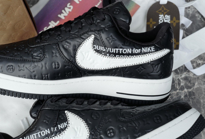 LV SNEAKER LV-000240