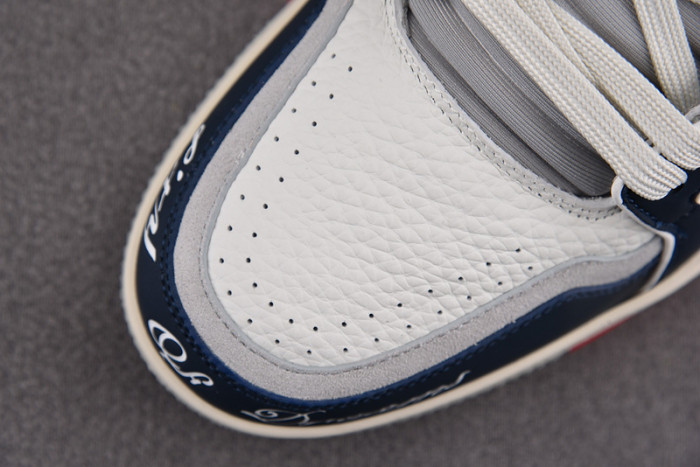 LV SNEAKER LV-000105