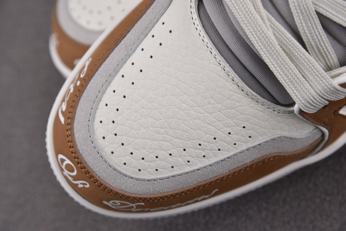 LV SNEAKER LV-000118