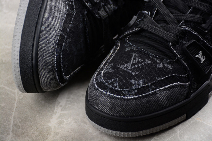 LV TRAINER SNEAKER LV-000548