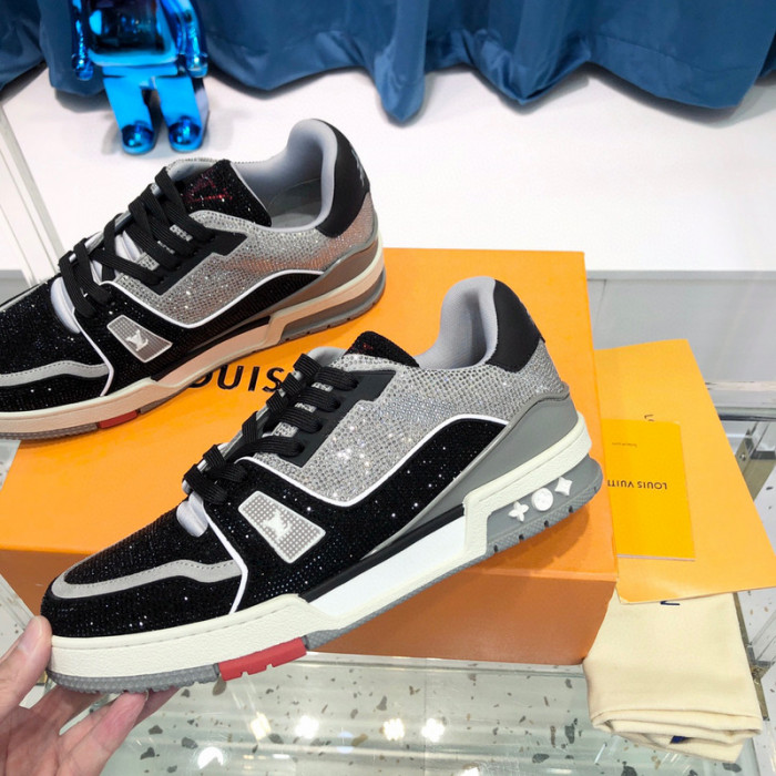 LV SNEAKER LV-000368