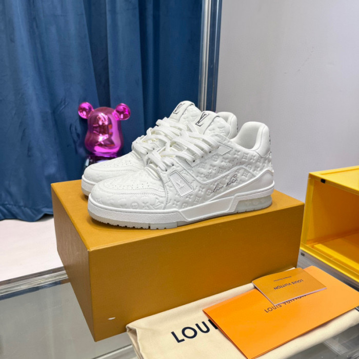 LV SNEAKER LV-000390