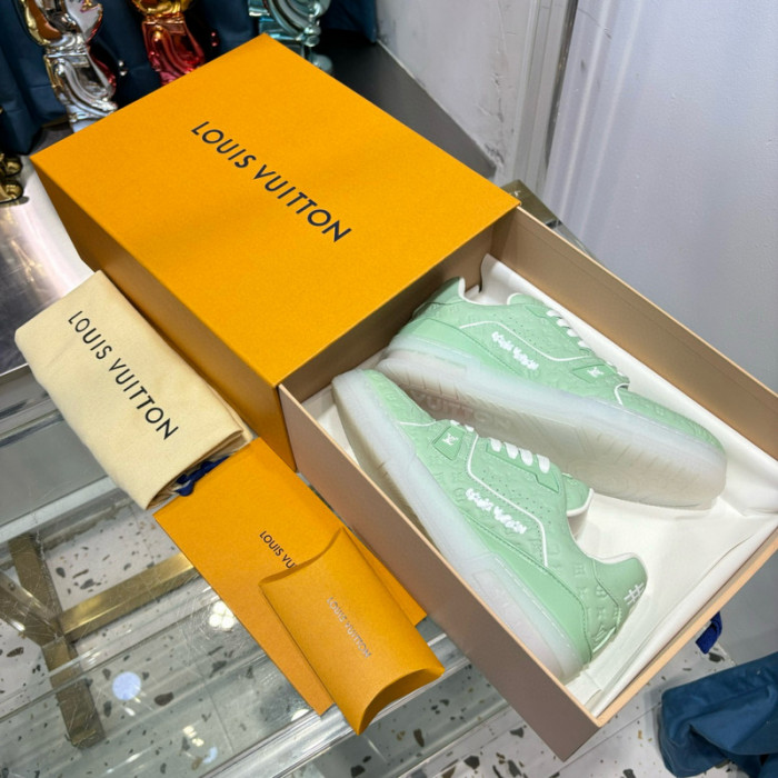 LV SNEAKER LV-000521